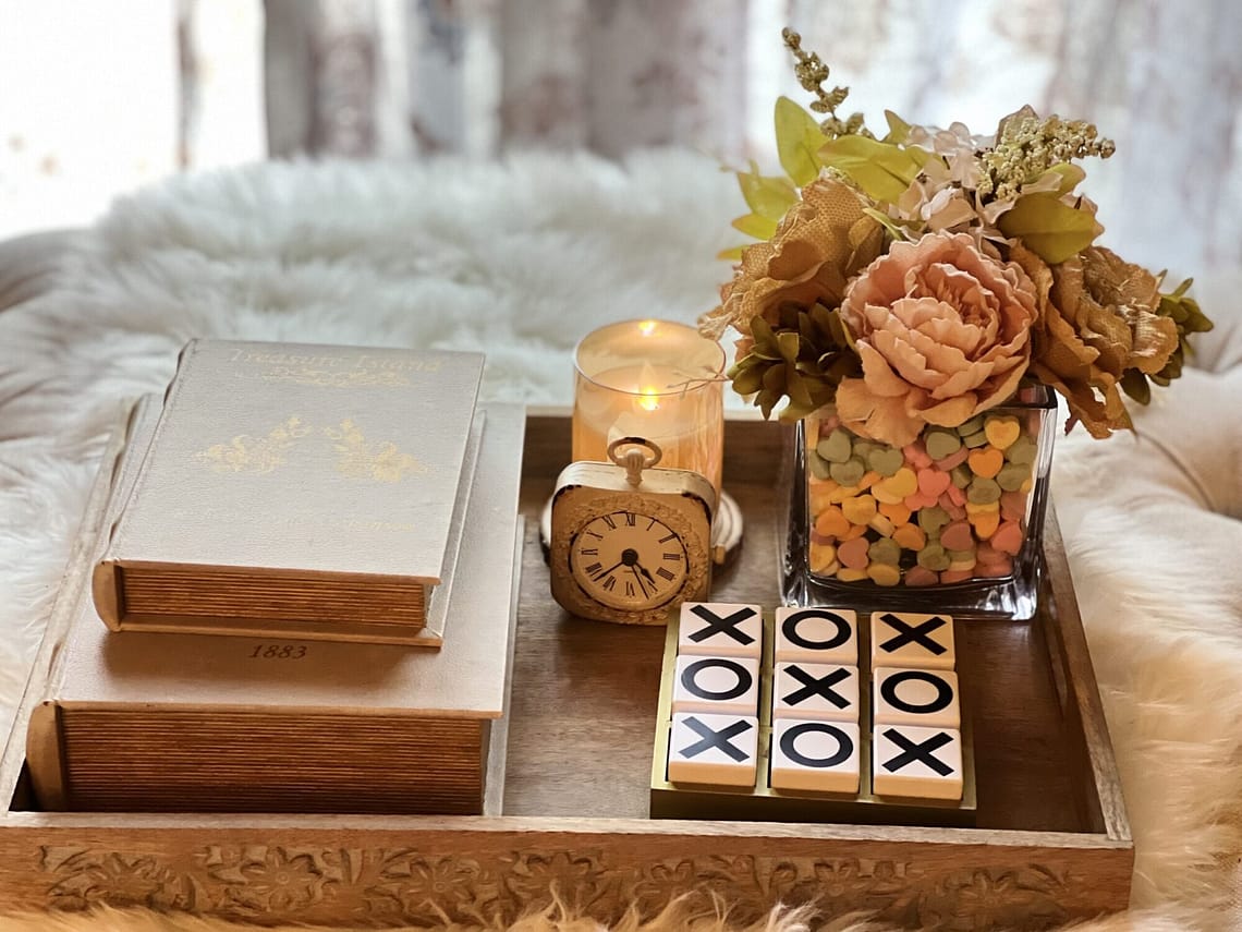 cozy winter wonderland valentine's day book box X&O's candle