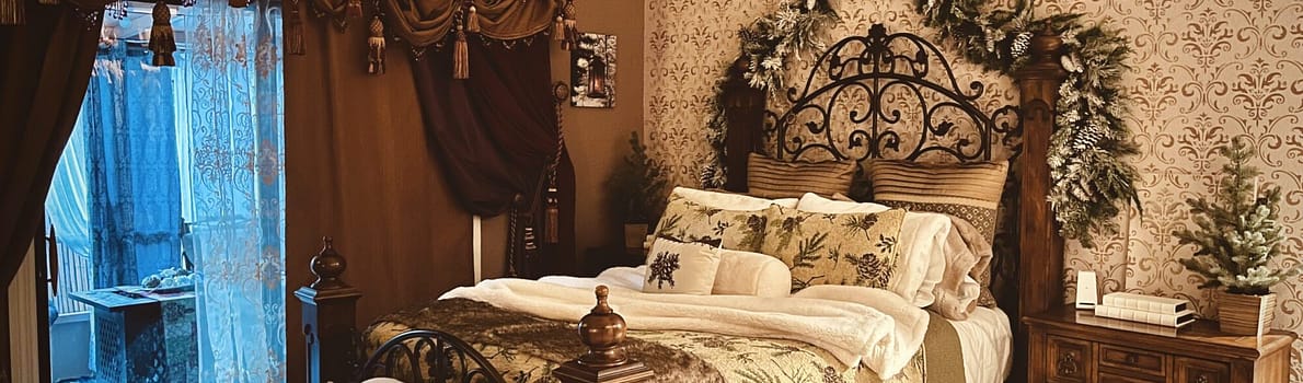 luxurious cozy lodge winter Christmas home décor bedding pine trees garland faux fur throw blankets winter wonderland bedroom louis vuitton