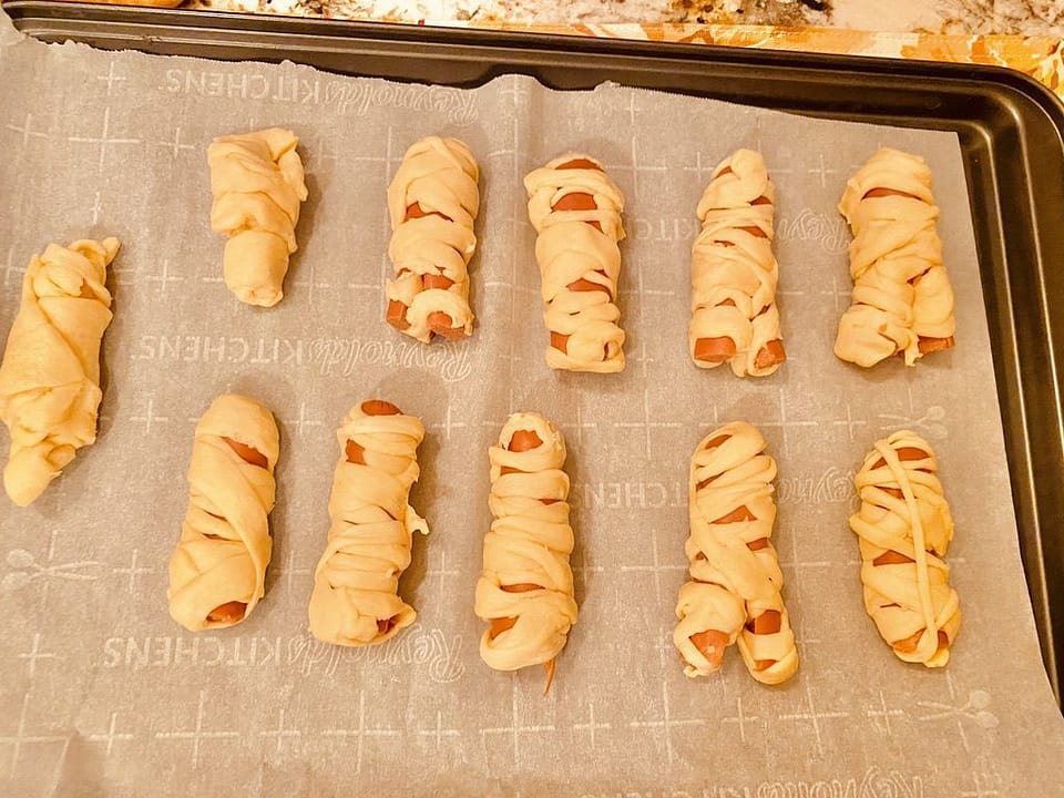 halloween bento box meal prep mummy hot dogs crescent roll cutouts