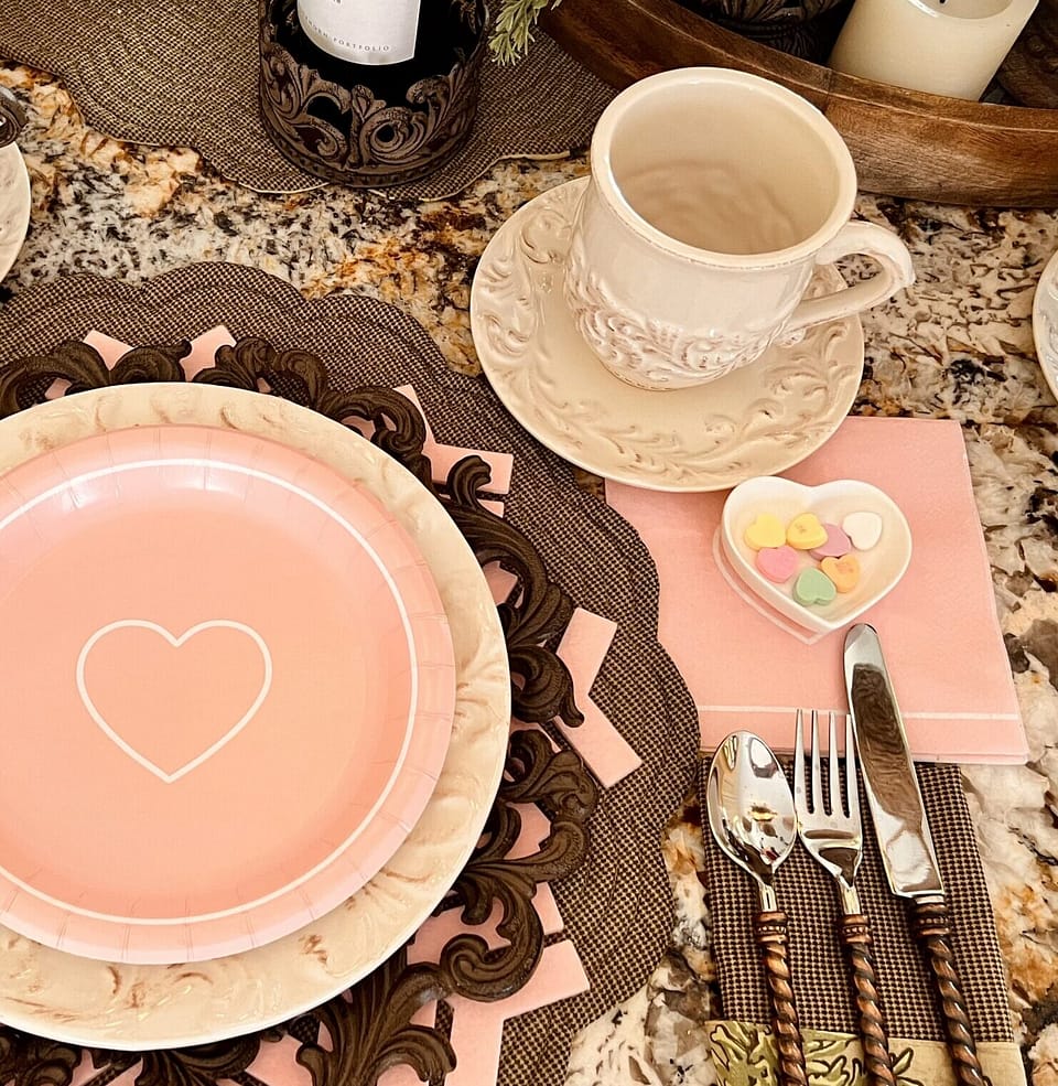 Valentine's Day table Light pink simple heart